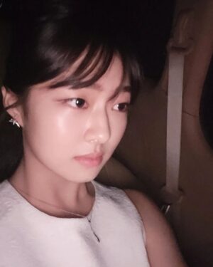 Jeon Chae-eun Instagram - #부산국제영화제 #BIFF
너무 값진 기억이었어요..! 꿈만 같았던 🌟