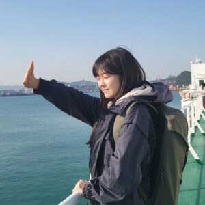 Jeon Chae-eun Instagram - 날 찾지 마세요 엄마.. 그래도.. 사랑해요
#작은아씨들
#밀항
#박효린 #오인혜 #원상아