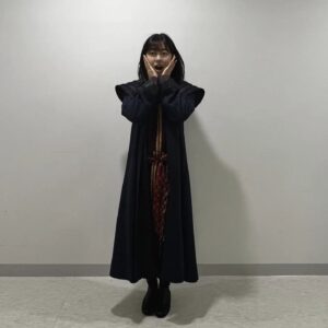 Jeon Chae-eun Instagram - 저어 위대한 냅튠의 모든 바닷물이 내 손의 피를 깨끗이 씻어줄까? 아니야.. 오히려 내 손이 바다를 붉게 물들일거야...
#작은아씨들
#원상아
#오인혜
#박효린