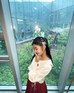 Jeon Chae-eun Instagram - 🌸졸업사진