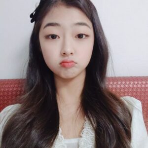 Jeon Chae-eun Instagram - 16일 늦은 2021 사진첩 정리🤭 
히히

#전채은 
#2021
