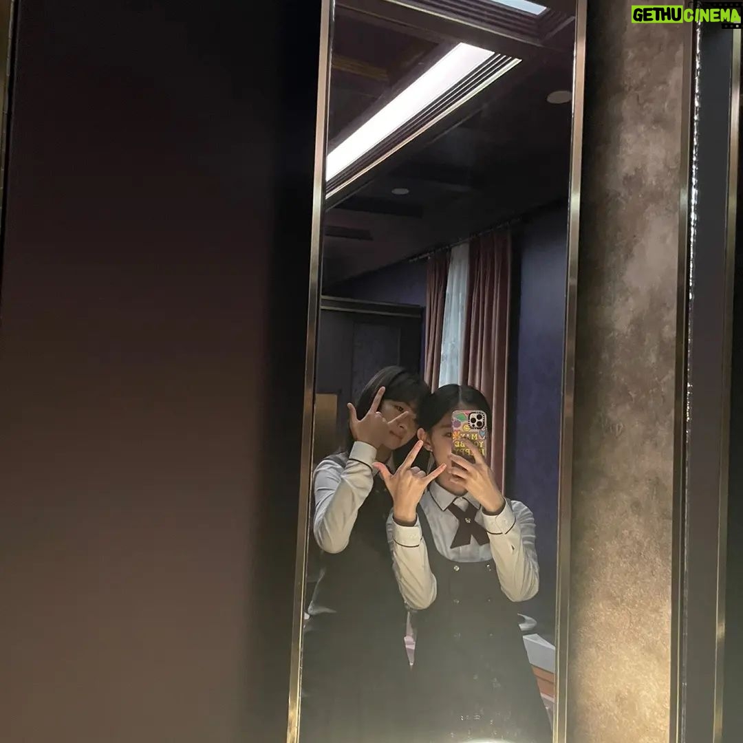 Jeon Chae-eun - 51K Likes - 저어 위대한 냅튠의 모든 바닷물이 내 손의 피를 깨끗이 씻어줄까? 아니야.. 오히려 내 손이 바다를 붉게 물들일거야...
#작은아씨들
#원상아
#오인혜
#박효린