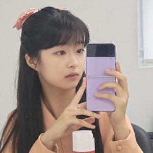 Jeon Chae-eun Instagram - 나는... 엄마를 지켜주고 싶었어..
#작은아씨들
#박효린