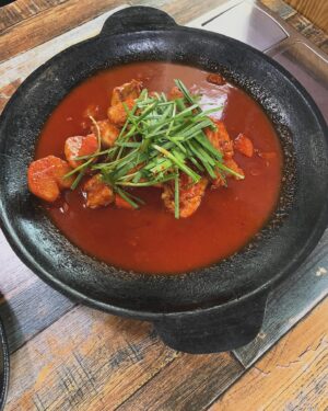 Jeon Hye-jin Instagram - 요리조리 바빴어.
근래에 최고 닭도리탕을 찾았어.
😜