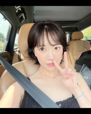 Jeon Hye-jin Instagram - 올해도 무탈함을 감사하며 이번 생일은 나으 소중한 가족들 친구들 주변의 행복을 빌어볼게요 🙏
항상 고마와 🖤