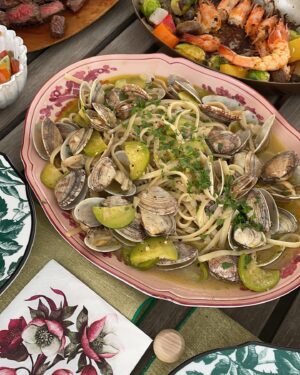 Jeon In-hwa Instagram - 너무 맛난 음식~
멋진 테라스~
사랑스런 동생들~
운좋게 저녁노을이 다해준 행복한시간~😍😍😍
은세야~고마워^^
.
.
.
#기은세#한지혜#전혜빈##사랑이들과함께❤️#노을#맛난음식#행복한시간