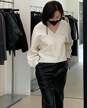 Jeon In-hwa Instagram - 오랜만에 옷입어보기~😅
오랜만에 맘에든 옷들~😁