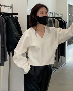 Jeon In-hwa Instagram - 오랜만에 옷입어보기~😅
오랜만에 맘에든 옷들~😁