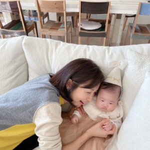 Jeon In-hwa Instagram - 슬이슬이 예쁜 윤슬이~😍😍
지혜야~어여쁜 윤슬이는 사랑이야❤️💛🧡💜💙