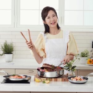 Jeon In-hwa Instagram - 이미 해외에서는 1위 브랜드로 유명한 블랙큐브의 #쿡셀~🍳🥘🥣
스테인레스에 특허받은 블랙큐브 코팅기술을 점목시켜 디자인👍사용감👍사랑할수밖에 없을 쿡셀로 즐겁게 요리 해보아야 겠어요~😍
.
.
.
#블랙큐브#쿡셀#광고#모델#
해외브랜드#1위