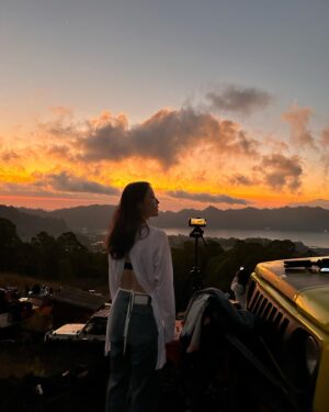 Jeon Ji-yoon Instagram - 한숨도 못자고 본 일출은 너무 예뻤다
🧡