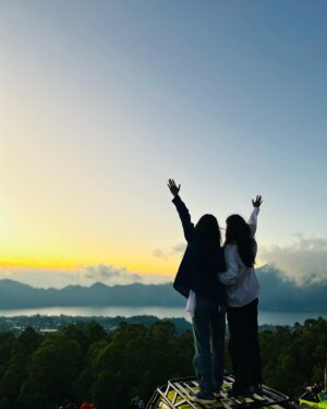 Jeon Ji-yoon Instagram - 한숨도 못자고 본 일출은 너무 예뻤다
🧡