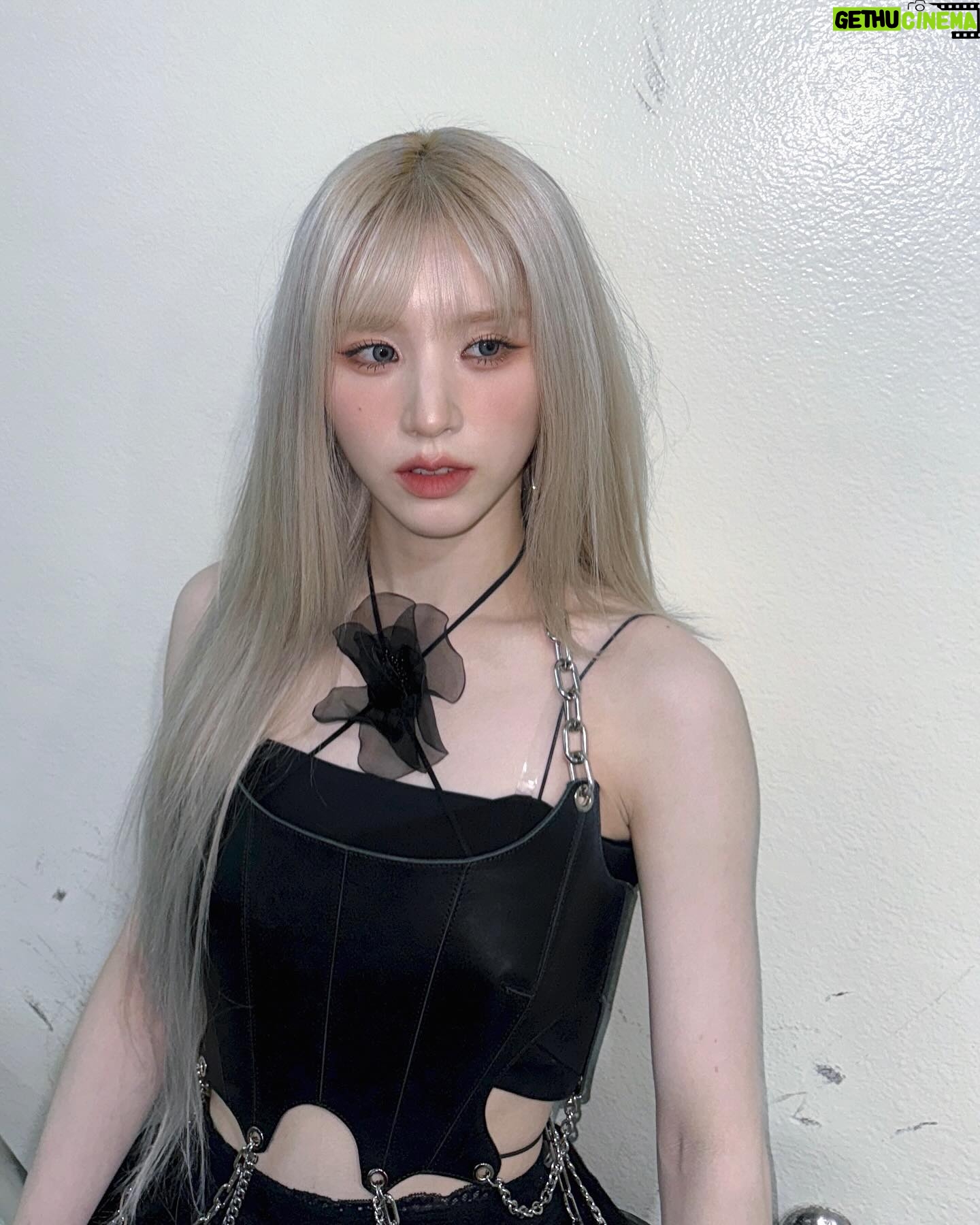 Jeon Hee-jin Instagram - Music bank μΆκ²© μλ£! ππ°β¨