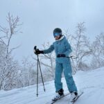 Jeon Hye-bin Instagram - 한치앞도 안보이게 내리는 눈속에서 스키⛷️ #래드스토어 에서 니세코간다니 추천해준 #blackcrows #스키웨어 덕분에 나혼자 뽀송하게 하나도 안젖었음👍 #machski 눈속에 파 묻혀도 안정감최고 🥹🫶🏻 스키타시는 분들 #래드스토어 꼭 가서 추천 받으세요 🙏❤️