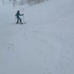 Jeon Hye-bin Instagram - 한치앞도 안보이게 내리는 눈속에서 스키⛷️ #래드스토어 에서 니세코간다니 추천해준 #blackcrows #스키웨어 덕분에 나혼자 뽀송하게 하나도 안젖었음👍 #machski 눈속에 파 묻혀도 안정감최고 🥹🫶🏻 스키타시는 분들 #래드스토어 꼭 가서 추천 받으세요 🙏❤️