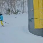 Jeon Hye-bin Instagram - 한치앞도 안보이게 내리는 눈속에서 스키⛷️ #래드스토어 에서 니세코간다니 추천해준 #blackcrows #스키웨어 덕분에 나혼자 뽀송하게 하나도 안젖었음👍 #machski 눈속에 파 묻혀도 안정감최고 🥹🫶🏻 스키타시는 분들 #래드스토어 꼭 가서 추천 받으세요 🙏❤️