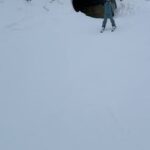 Jeon Hye-bin Instagram - 한치앞도 안보이게 내리는 눈속에서 스키⛷️ #래드스토어 에서 니세코간다니 추천해준 #blackcrows #스키웨어 덕분에 나혼자 뽀송하게 하나도 안젖었음👍 #machski 눈속에 파 묻혀도 안정감최고 🥹🫶🏻 스키타시는 분들 #래드스토어 꼭 가서 추천 받으세요 🙏❤️
