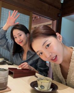 Jeon Hye-bin Instagram - 생일축하해❤️ 인생 최고의 스시먹고 영화관 데이트하고 즐거웠다😘❤️ #생일선물은나야 #날가져 #남친같은여친 #소수헌