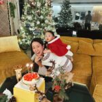 Jeon Hye-bin Instagram - 너와 함께하는 두번째 크리스마스🎄 #엄마바지지못미 #내년엔산타할아버지만나자🎅🏻 #아기라서어쩔수없이몇번울어서 #이번년도에는 #패스 #메리크리스마스🎄
