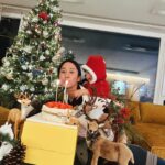 Jeon Hye-bin Instagram - 너와 함께하는 두번째 크리스마스🎄 #엄마바지지못미 #내년엔산타할아버지만나자🎅🏻 #아기라서어쩔수없이몇번울어서 #이번년도에는 #패스 #메리크리스마스🎄