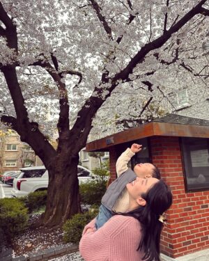 Jeon Hye-bin Instagram - 봄날🌸