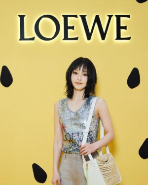 Jeon So-nee Instagram - 🍍🥝🍒로에베 2024 파울라이비자 컬렉션 
신세계강남점 4월28일까지 팝업! 
@loewe #LOEWE #LOEWEPaulas