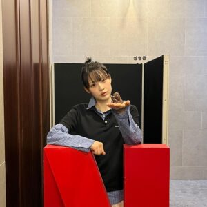 Jeon So-nee Instagram - 오늘! 기생수 더 그레이! 오직 넷플릭스에서 📁📂🗄️🪮📹🩶🫙🪨