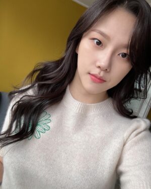 Jeong Da-eun Instagram - 웃어 쫌…. 셀카긴장녀