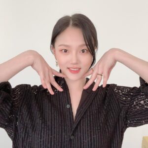 Jeong Da-eun Instagram - 오랜만이죠😚 모두 감기조심😷