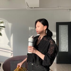 Jeong Da-eun Instagram - 오랜만이죠😚 모두 감기조심😷