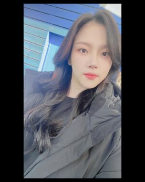 Jeong Da-eun Instagram - 오랜만에 입좀 내밀어쒀요 👋🏻