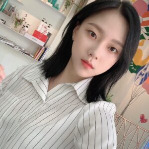 Jeong Da-eun Instagram - 💇🏻‍♀️8년만에 싹뚝😊