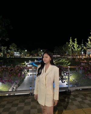 Jeong Da-eun Instagram - 어느날 사진으로나마 190cm가 되었다 ^^