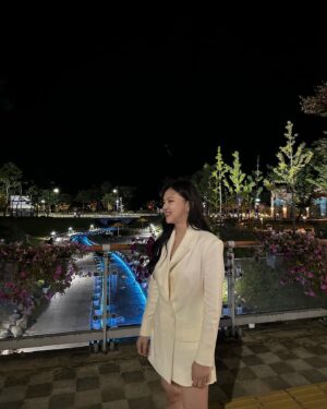 Jeong Da-eun Instagram - 어느날 사진으로나마 190cm가 되었다 ^^