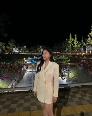 Jeong Da-eun Instagram - 어느날 사진으로나마 190cm가 되었다 ^^