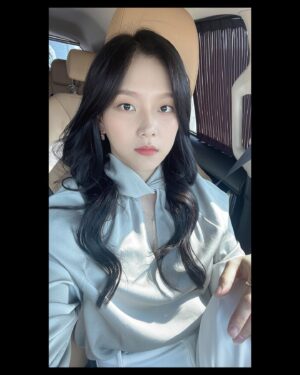Jeong Da-eun Instagram - 덥다아아 차 밖은 위험해 🫠🍧