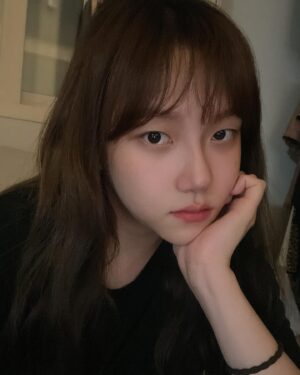 Jeong Da-eun Instagram - 앞머리익숙해지기로약속🤙🏻