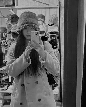Jeong Da-eun Instagram - 🤎😽