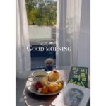 Jeong Hye-young Instagram - Good morning 창문 활짝 열고 모닝커피와 함께 요즘 읽고 있는 책 미술관을 빌려 드립니다-이창용 지음 인비저블 처치-김성규 지음