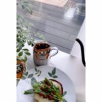 Jeong Hye-young Instagram - ☕️ 혼자 먹는 아침 아직도 드립커피 내리는 실력은 꽝이지만^^ 요 커피는 왜케 맛있나요