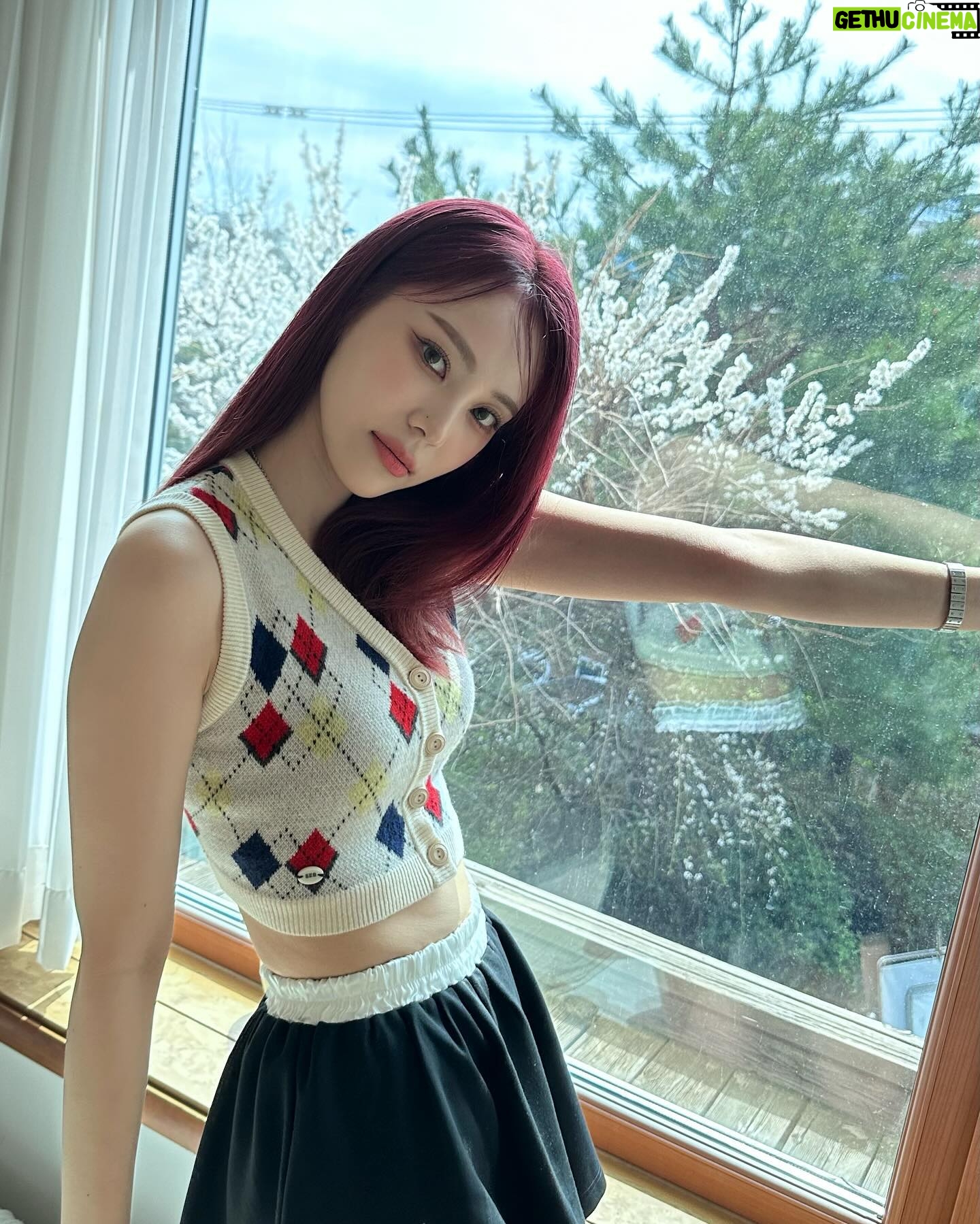 Jeong Jin-sol Instagram - 鈥楢ir' OUT NOW! 馃憼馃憻馃ゾ馃┌鉀革笍 馃惥