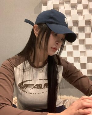 Jeong Yu-mi Instagram - 장기간 사극촬영 끝났으니 뒷북 좀 쳐도 되쟈나.💇🏻‍♀️😛💕