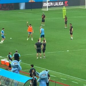 Jeong Yu-mi Instagram - 뜨거웠던 어제, 오픈트레이닝.🩵🔥🩵
#mancity#이거라도본게어디야#오늘경기는편히집에서#집이최고지🥲