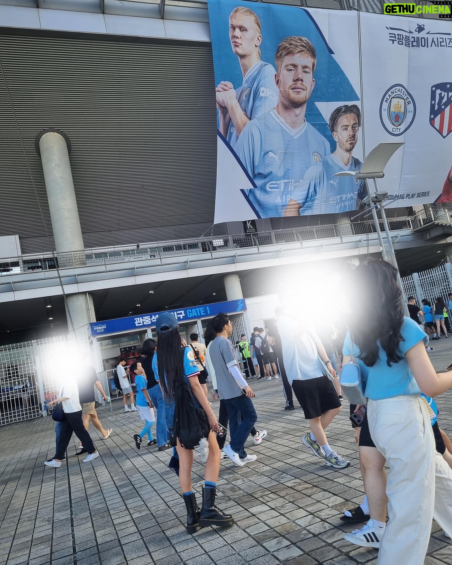 Jeong Yu-mi - 8.6K Likes - 뜨거웠던 어제, 오픈트레이닝.🩵🔥🩵
#mancity#이거라도본게어디야#오늘경기는편히집에서#집이최고지🥲