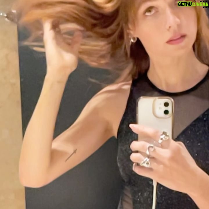 Jess Bush - 7.3K Likes - SWOOSH SWOOSH @hairbyewalatakcynk