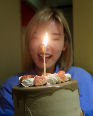 Jess Lee Instagram - 不知道從什麼時候開始
生日好像變得沒那麼重要。
但儀式感還是讓我很開心～
.
今天有妹妹陪我過生日，
hen幸福☺️
還收到超有愛的蛋糕❤️
謝謝大家的祝福～