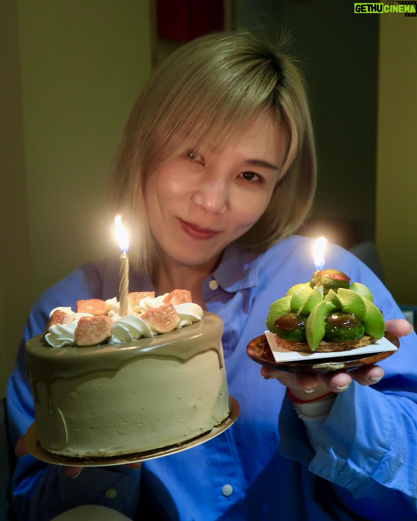 Jess Lee - 2.2K Likes - 不知道從什麼時候開始
生日好像變得沒那麼重要。
但儀式感還是讓我很開心~
.
今天有妹妹陪我過生日,
hen幸福☺️
還收到超有愛的蛋糕❤️
謝謝大家的祝福~