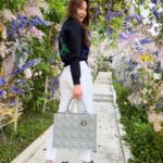 Jesseca Liu Instagram – Getting ready for the weekend with my book tote💜💜
#DiorBookTote #DiorCruise @dior