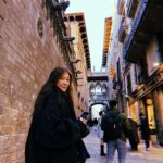 Jesseca Liu Instagram - 西班牙有句话：直线属于人类，曲线属于上帝。 #barcelona #spain🇪🇸