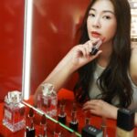 Jesseca Liu Instagram – Welcoming the New Year with the iconic #RougeDior in 720 Icone Satin, the perfect rosewood pink nude 💄 More couture than ever, with powerful floral care 🌹 

Visit the Rouge Dior Pop-up at ION Orchard #B1-32 till 29 Feb 2024, and shop Rouge Dior at all Dior Beauty Boutiques and Counters or https://shop.dior.com.sg/
@diorbeauty @dior @diorbeautylovers
